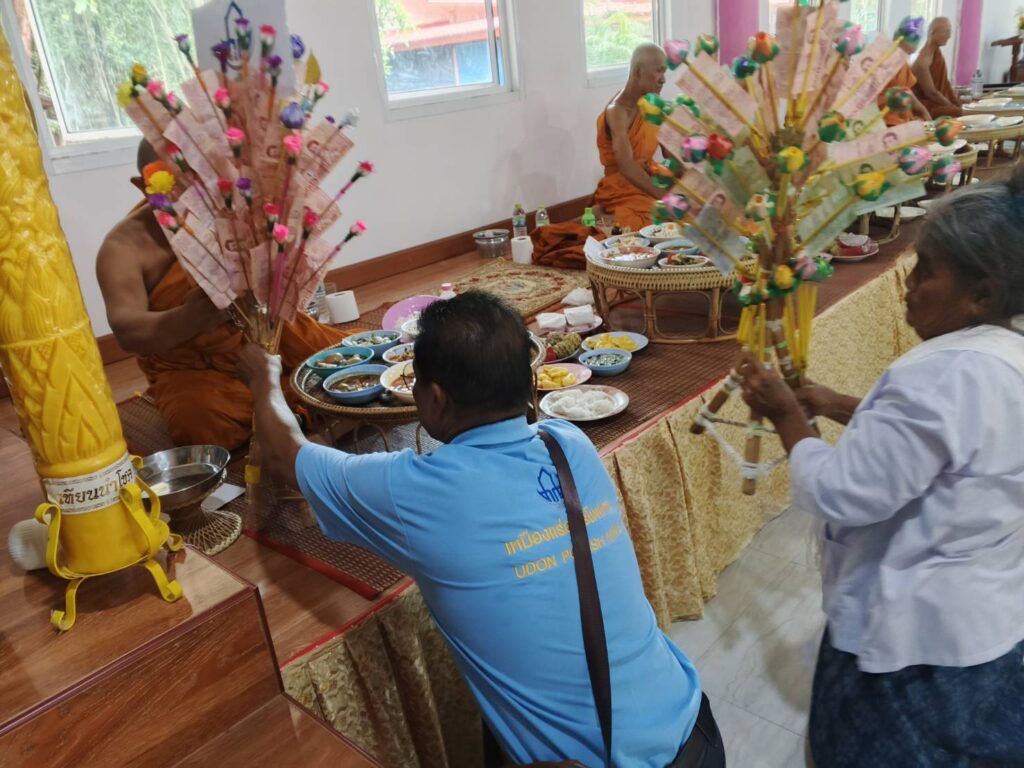 อุดรโพแทช ร่วมทอดเทียนเข้าพรรษา วัดป่าวิเวกวราราม