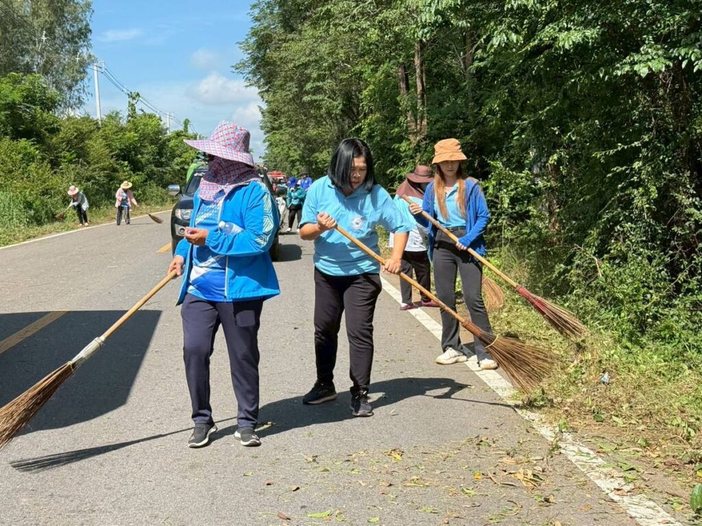 อุดรโพแทช ร่วมกิจกรรมทำความสะอาดถนนสาธารณะ เขตเทศบาลตำบลหนองไผ่