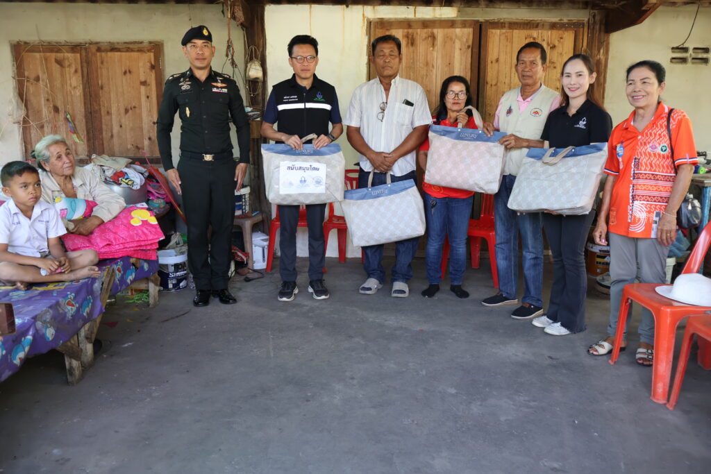 อุดรโพแทชสนับสนุนผ้าห่มกันหนาว ในโครงการมอบผ้าห่มช่วยภัยหนาวให้แก่คนชราและผู้ยากไร้ในพื้นที่ชุมชนรอบค่ายรามสูร