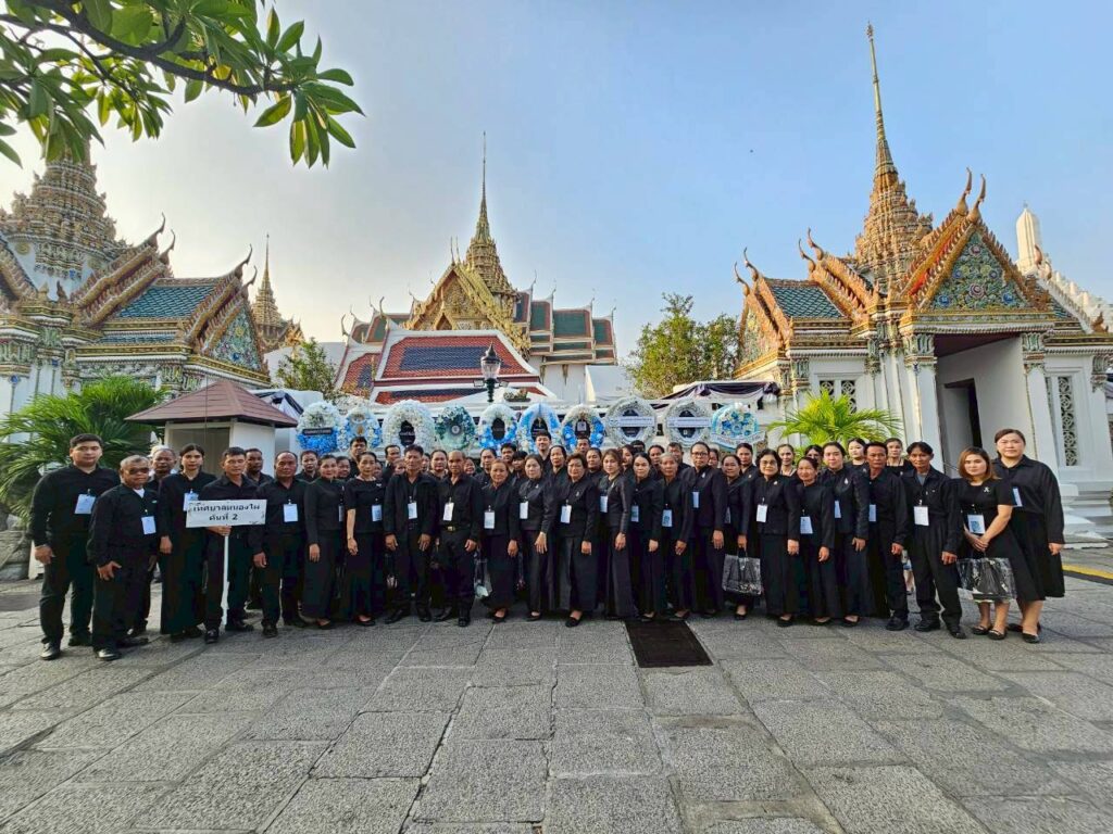 คณะเจ้าหน้าที่ชุมชนสัมพันธ์ อุดรโพแทช ร่วมถวายบังคมพระบรมศพ สมเด็จพระนางเจ้าสิริกิติ์ พระบรมราชินีนาถ พระบรมราชชนนีพันปีหลวง ณ พระที่นั่งดุสิตมหาปราสาท พระบรมมหาราชวัง